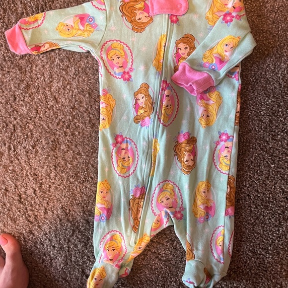 Disney babygirl clothing bundle - Picture 4 of 6